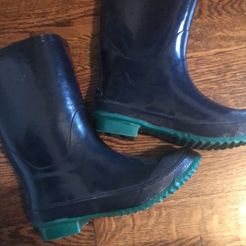 Women’s Columbia rain boots
